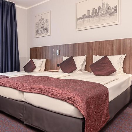 Отель Ramada By Wyndham Frankfurt Central Station Франкфурт-на-Майне Экстерьер фото