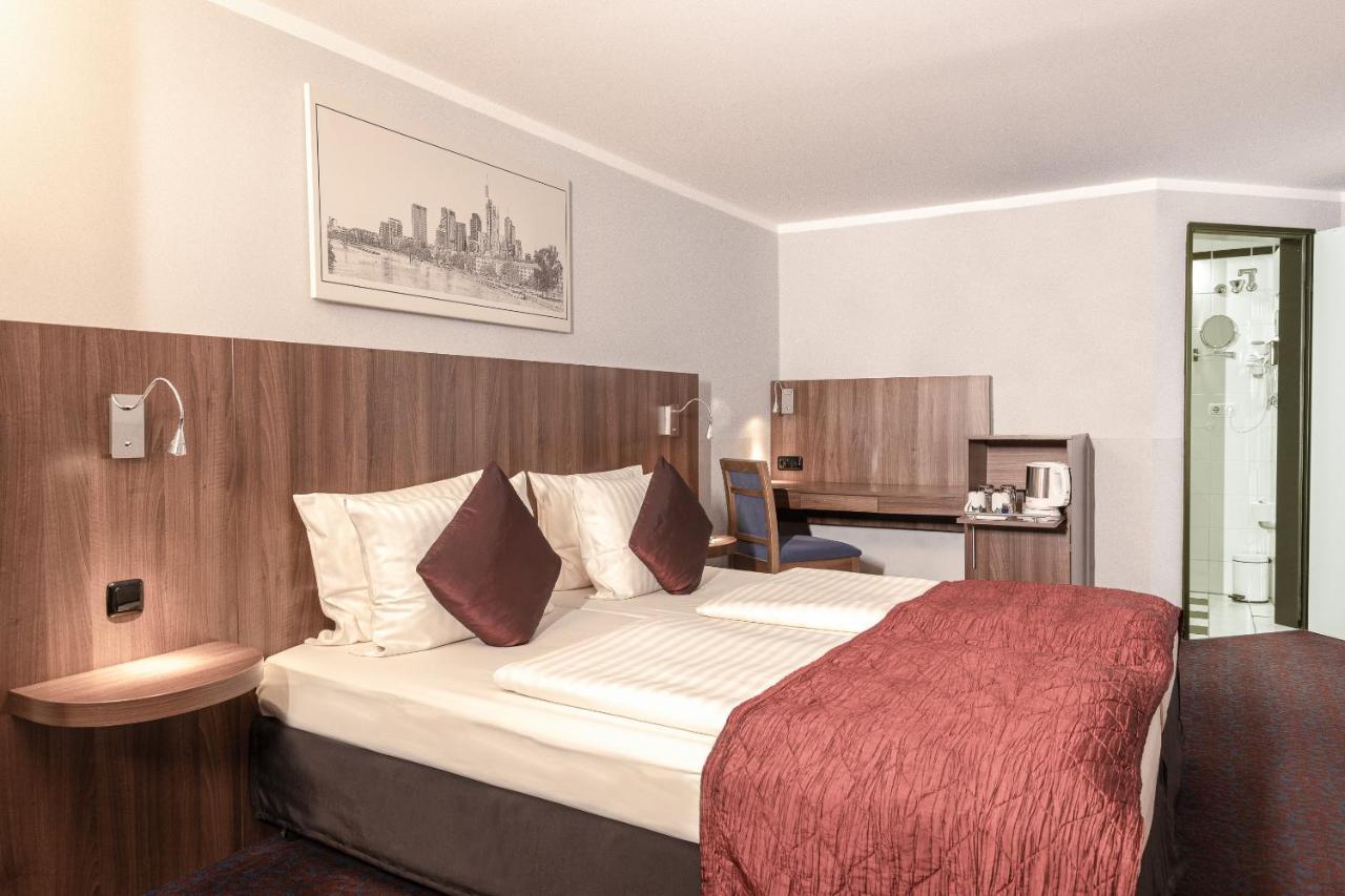 Отель Ramada By Wyndham Frankfurt Central Station Франкфурт-на-Майне Экстерьер фото